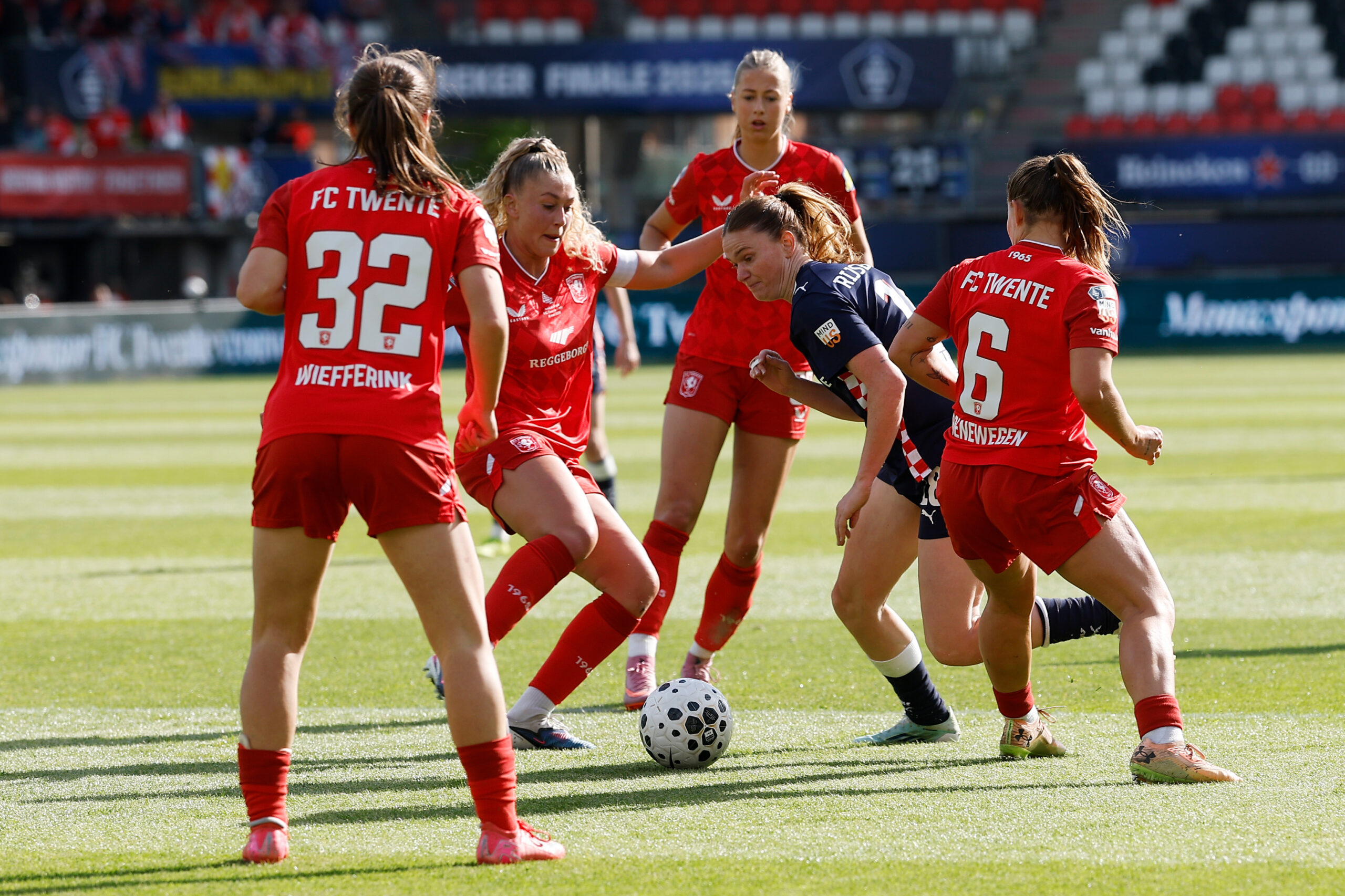 Slotronde: Strijd om Europese tickets en lijfsbehoud