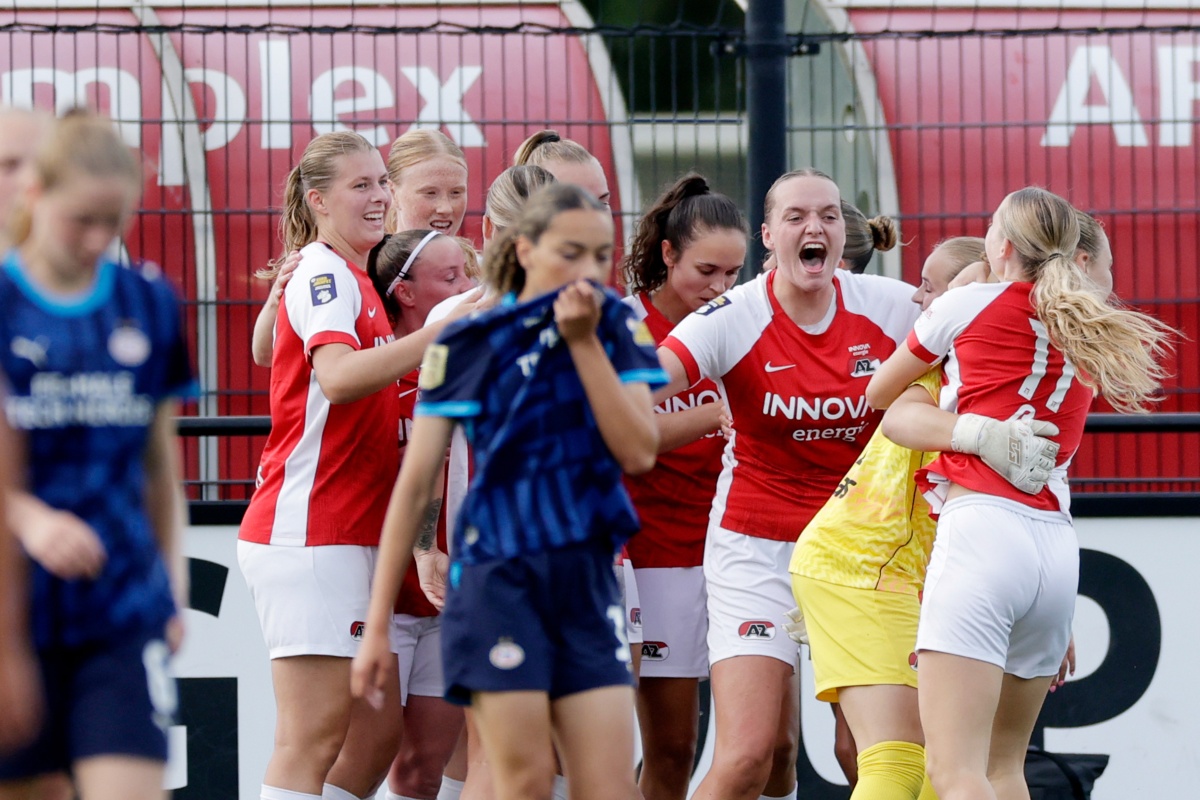 AZ verslaat PSV in topper, Ajax verliest in Heerenveen