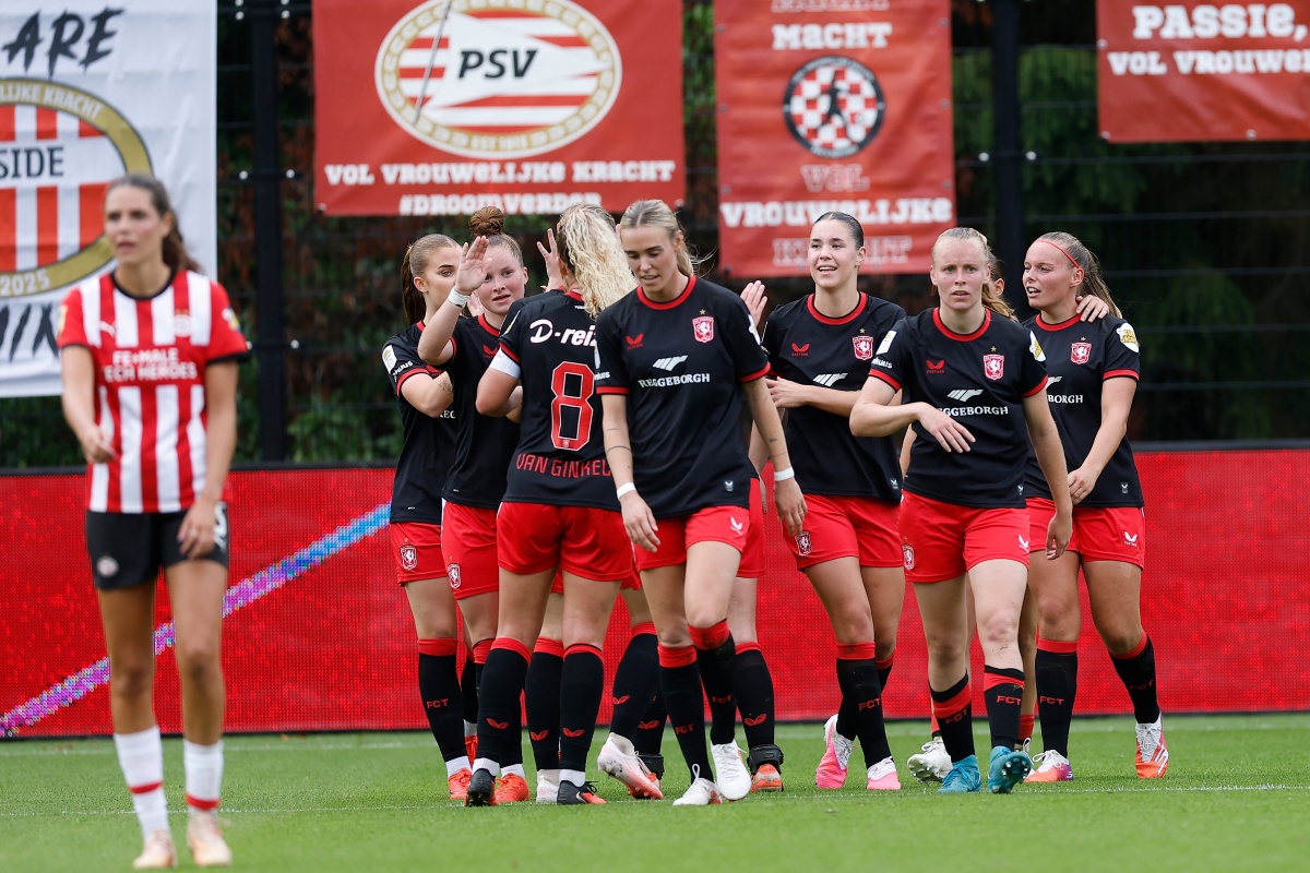 FC Twente geeft PSV een pak slaag in Eindhoven