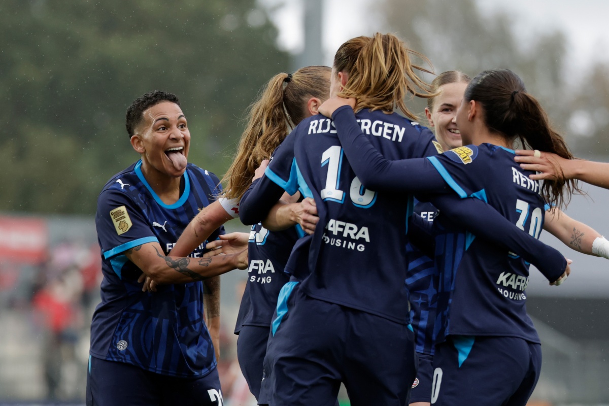 PSV laat tanden zien op De Toekomst; De Graafschap blijft verrassen